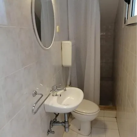 Neven Apartment *